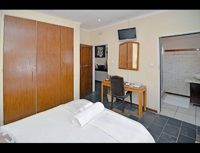 8 BEDROOM HOUSE FOR SALE IN MORNING HILL